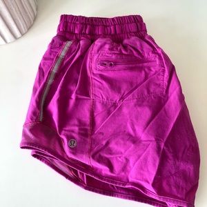 Lululemon Hotty Hot Shorts 2.5” size 4